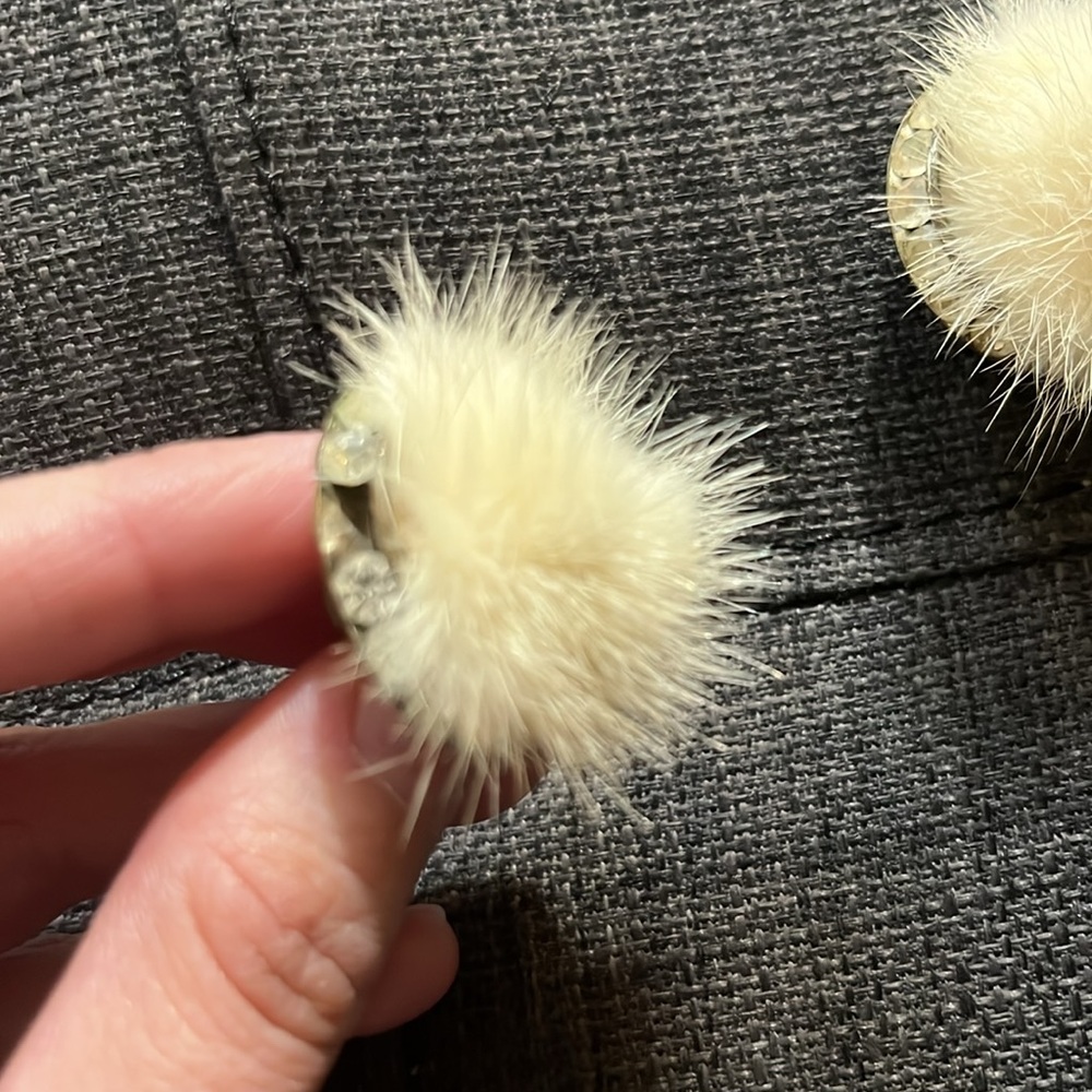 Vintage Cream Fur Pom-Pom Clip-on Earrings - Picture 4 of 15